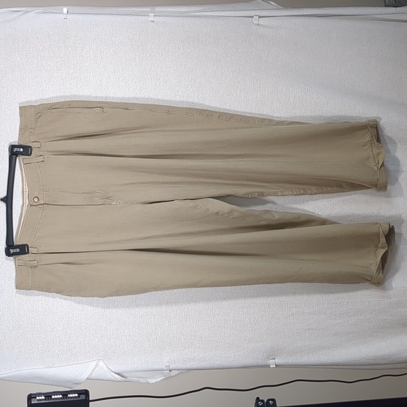 Tommy Bahama Men's 100%Silk Pleated Front Pants Khaki Color Size 42 - Picture 1 of 10